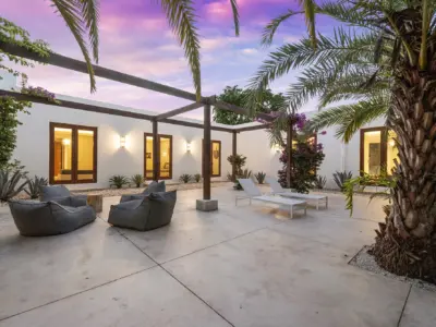 07 villa courtyard
