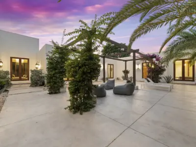 08 villa courtyard