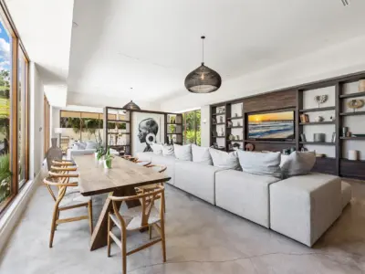 17 villa dining
