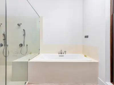 24 villa master bathroom