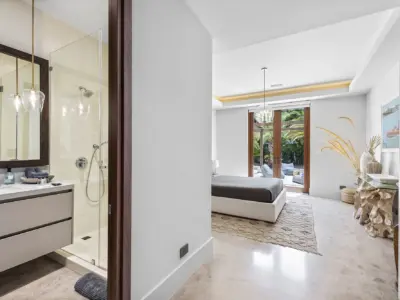 45 villa guest bathroom