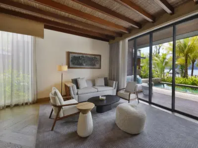 Bay house suite lounge 1