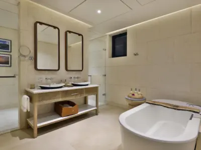 Cliff house one bedroom suite bathroom