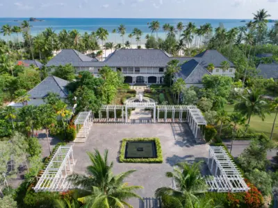 Aerial Shoot Arrival Courtyard
