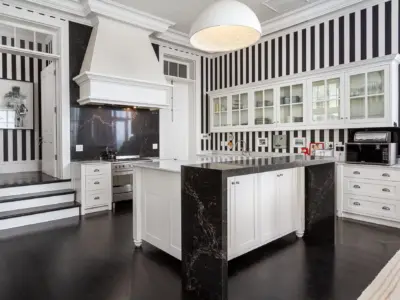 104 White Cliffs