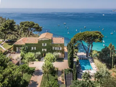 42 Villa luxe cassis facade drone
