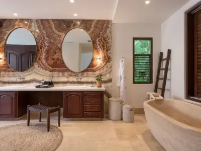 Casa La Vida Master 2 Bathroom 1