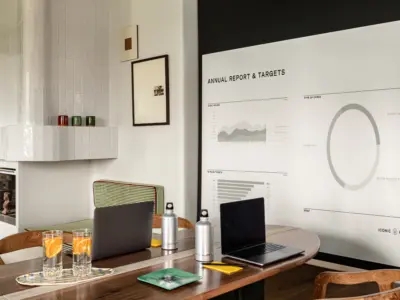 Bords du lac iconic house mrtripper 19