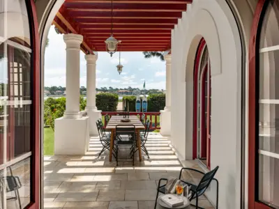 Bords du lac iconic house mrtripper 57