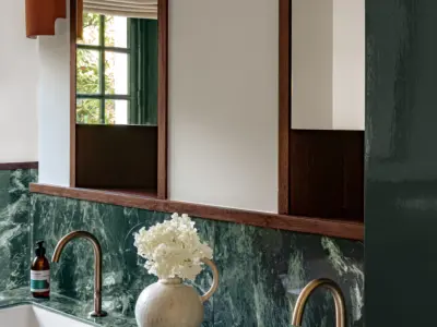 Bords du lac iconic house mrtripper 72