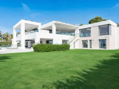 REF 012 11 BR BEACHFRONT VILLA 1