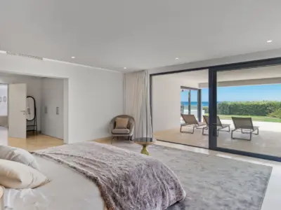 REF 012 11 BR BEACHFRONT VILLA 9