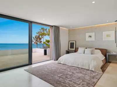 REF 012 11 BR BEACHFRONT VILLA 17