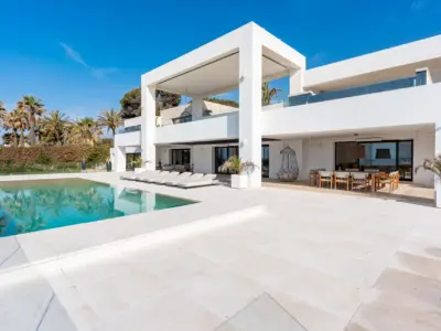 REF 012 11 BR BEACHFRONT VILLA 24