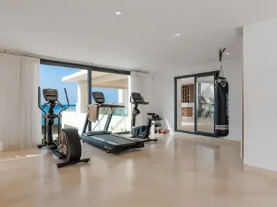 REF 012 11 BR BEACHFRONT VILLA 25