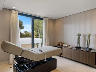 REF 012 11 BR BEACHFRONT VILLA 30