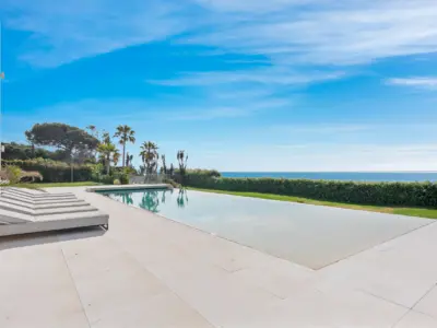 REF 012 11 BR BEACHFRONT VILLA 37