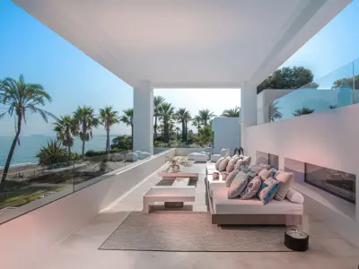 REF 012 11 BR BEACHFRONT VILLA 39