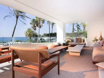 REF 012 11 BR BEACHFRONT VILLA 40