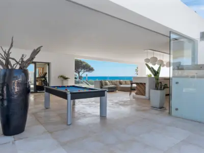 REF 012 11 BR BEACHFRONT VILLA 40