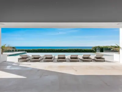 REF 012 11 BR BEACHFRONT VILLA 41