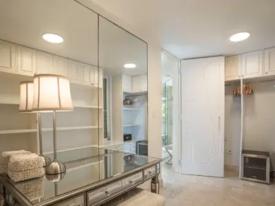 Lidijas House Suite Principal Closet