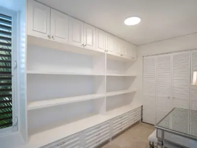 Lidijas House Suite Principal Closet