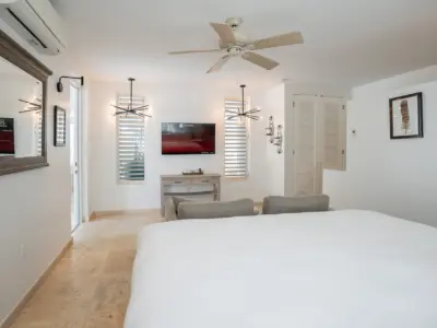 PEARL WEST SUITE 1 3