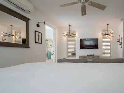 PEARL WEST SUITE 1 5