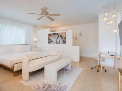 PEARL WEST SUITE 2 4