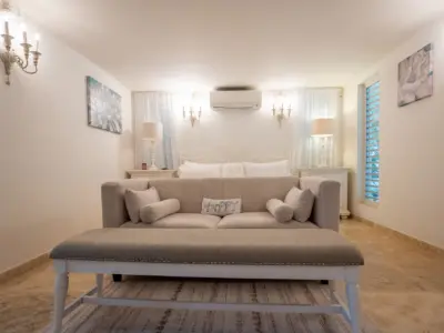 PEARL WEST SUITE 3 1