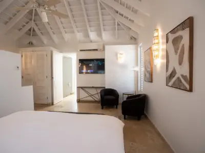 PEARL WEST SUITE 6 3