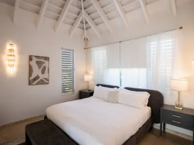 PEARL WEST SUITE 6 4