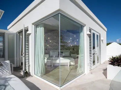 PEARL WEST SUITE 8 4