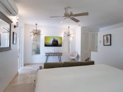 PEARL EAST SUITE 1 3