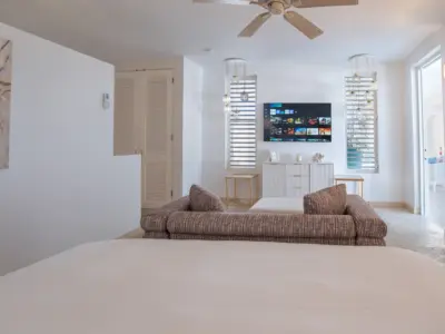 PEARL EAST SUITE 2 5