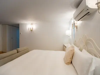 PEARL EAST SUITE 3 1