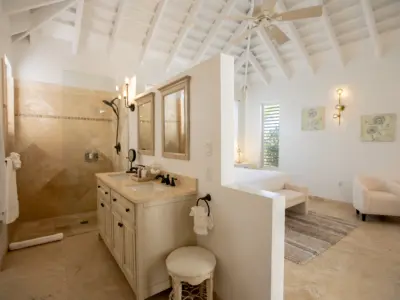 PEARL EAST SUITE 5 BAÑO