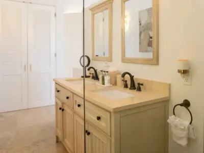 PEARL EAST SUITE 6 BAÑO