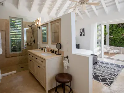 PEARL EAST SUITE 7 BAÑO 1