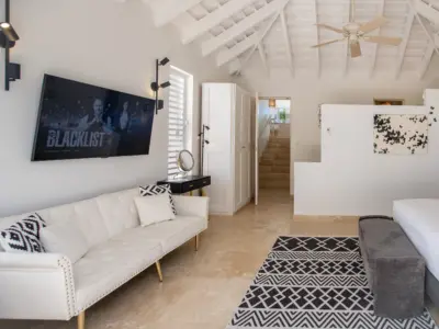 PEARL EAST SUITE 7 4