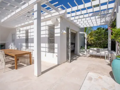 PEARL EAST SUITE 7 5