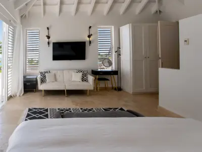 PEARL EAST SUITE 7 6