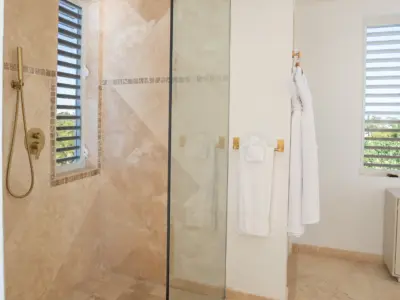 PEARL EAST SUITE 8 BAÑO 1