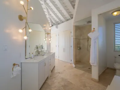 PEARL EAST SUITE 8 BAÑO 2