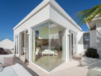 PEARL EAST SUITE 8 8