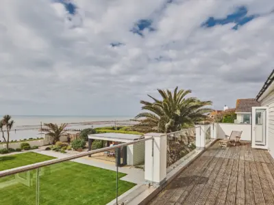 18 EXTERNALS DSC 7844 23 05 11 LCOM Sun Beach House Bognor HI RES 1920x1280