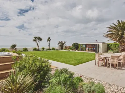 25 EXTERNALS DSC 7919 23 05 11 LCOM Sun Beach House Bognor HI RES 1920x1280