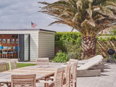 33 EXTERNALS DSC 7945 23 05 11 LCOM Sun Beach House Bognor HI RES 1920x12801