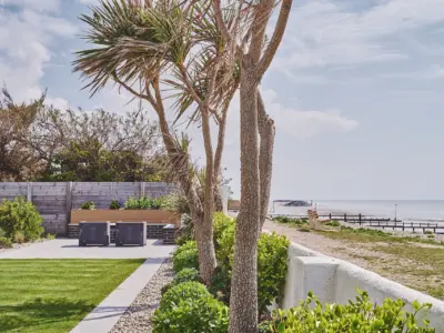 44 EXTERNALS DSC 7972 23 05 11 LCOM Sun Beach House Bognor HI RES 1920x1280